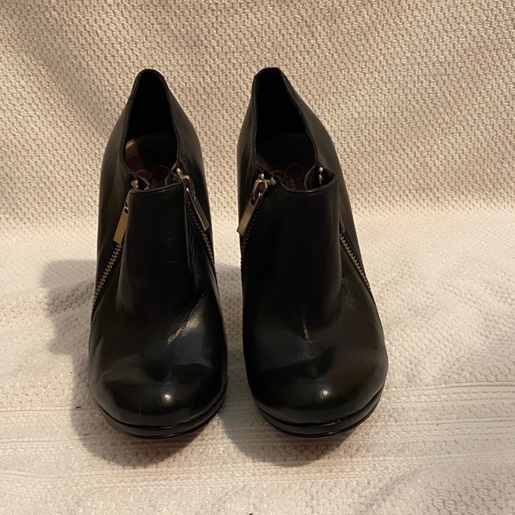Jessica Simpson Black Ankle Booties with Gold Zipper - Picture 1 of 4